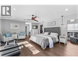 94 DORCHESTER Drive - 32