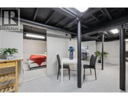 31 HUNTER Street - 32