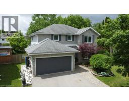 57 ROBERTSON Crescent - 1