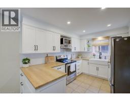 57 ROBERTSON Crescent - 13