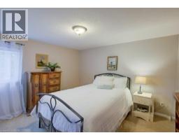57 ROBERTSON Crescent - 25