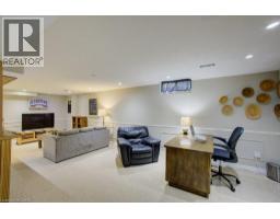 57 ROBERTSON Crescent - 27