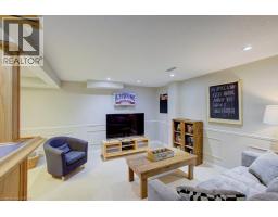 57 ROBERTSON Crescent - 30