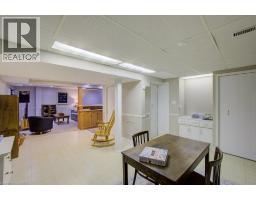 57 ROBERTSON Crescent - 34