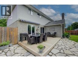 57 ROBERTSON Crescent - 37