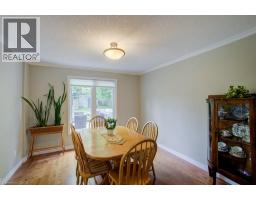 57 ROBERTSON Crescent - 9