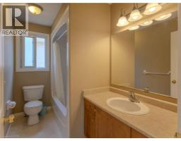 212 SLEAFORD Street - 25