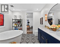 711 BEACH Boulevard - 33