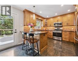 107 CLARENCE Avenue - 10