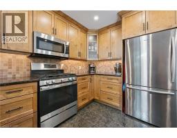 107 CLARENCE Avenue - 12