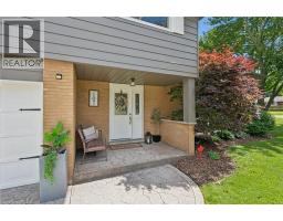 107 CLARENCE Avenue - 4