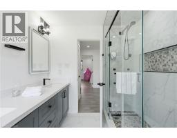 2 CURRIE Drive - 25