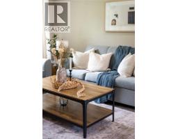 9 KINGSLEA Drive - 11