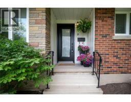9 KINGSLEA Drive - 4