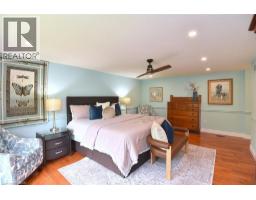 34 HOWARD Boulevard - 31
