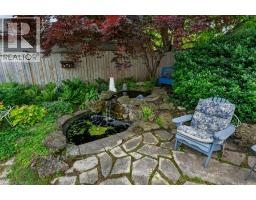 15 ROXANNE Drive - 33