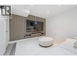 1194 QUEEN VICTORIA Avenue - 36