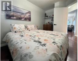 227 SILVERBIRCH Boulevard - 12