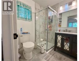 227 SILVERBIRCH Boulevard - 25