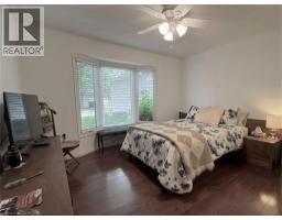 227 SILVERBIRCH Boulevard - 28