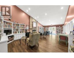 227 SILVERBIRCH Boulevard - 38