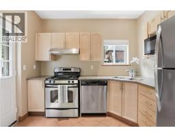 19 HUNTLEY Street - 15