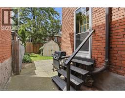 19 HUNTLEY Street - 32