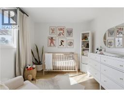 5 BRADBURY Crescent - 21