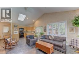 98 LONGWOOD Drive - 33