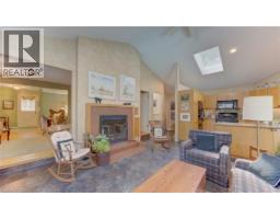 98 LONGWOOD Drive - 34