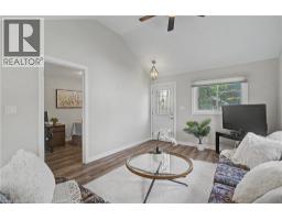 61 MAUD Street - 14