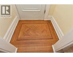 20 FAIRHOLT Road N - 5