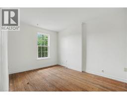 18 ELMA Street - 16