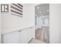 8 GANDER Crescent - 16
