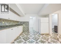 8 GANDER Crescent - 44