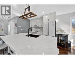 10 AMBER Street - 7