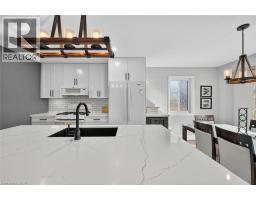 10 AMBER Street - 8