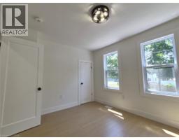 217 QUEEN Street N - 29