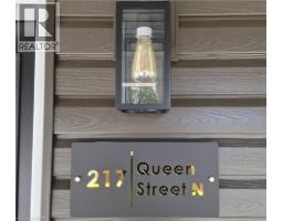 217 QUEEN Street N - 6