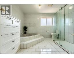 16 VOGUE Court - 33