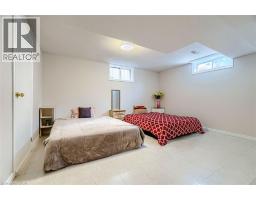 16 VOGUE Court - 43