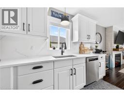 22 LINDA Crescent - 9