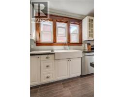 36 HEINS Avenue - 14