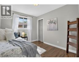 11 GRAYWOOD Court - 18