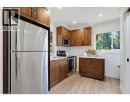21 KERMAN Avenue - 18