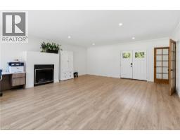 21 KERMAN Avenue - 25