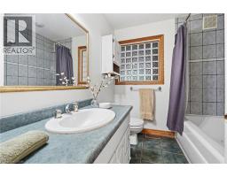 56 RENWICK Avenue - 19