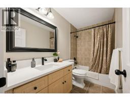 57 PORCHLIGHT Drive - 22