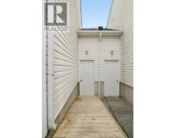 57 PORCHLIGHT Drive - 38