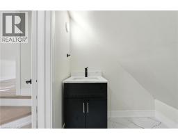 9 ALICE Street - 36